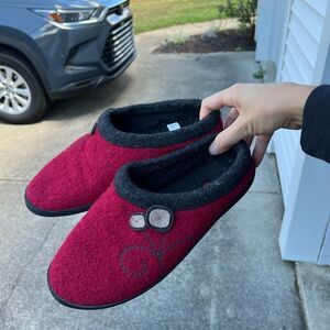 Acorn Earth Cozy Red and Gray Wool Slippers